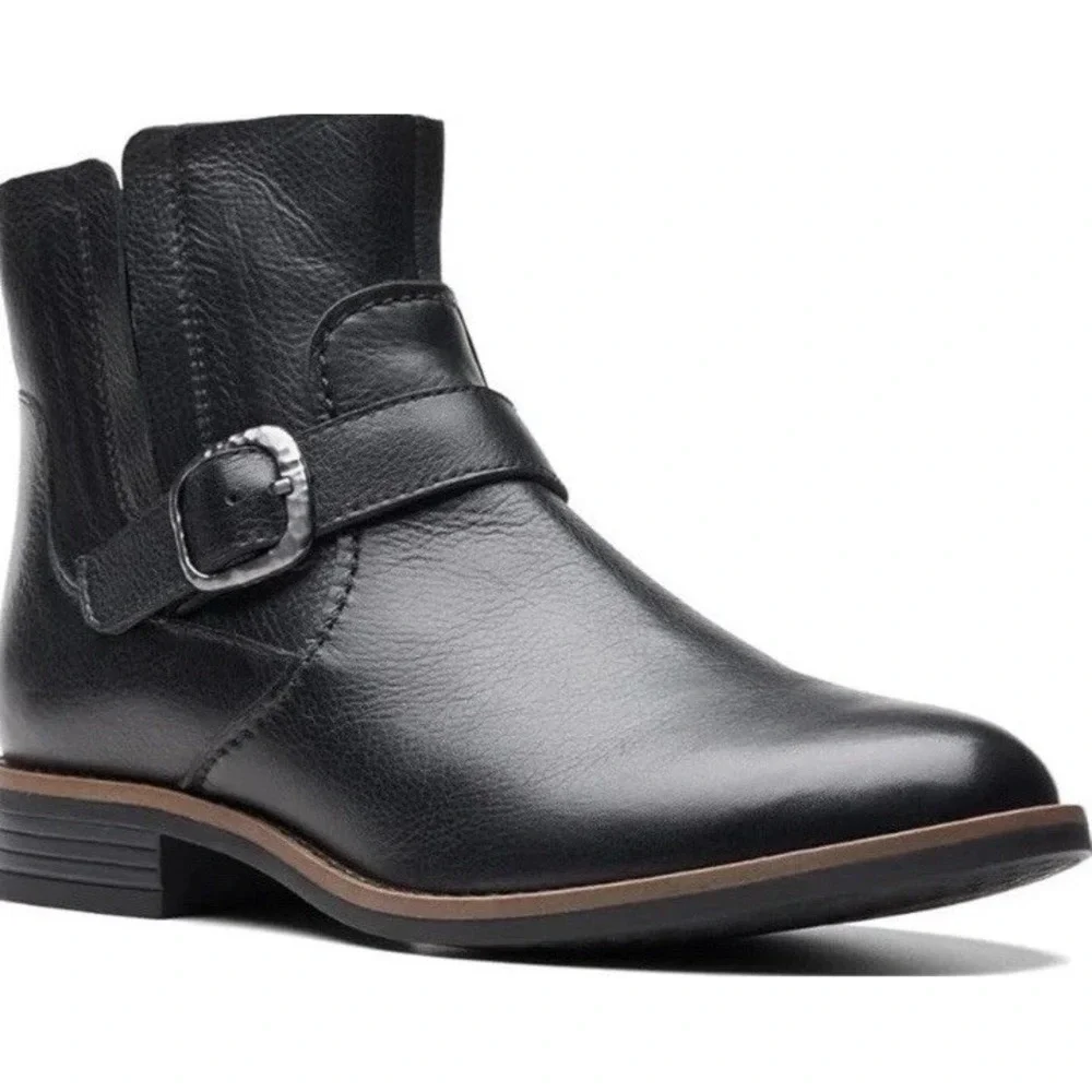NEW Clarks Ankle Chelsea Boots 9.5 Black Leather Buckle Moto Grunge Biker - Picture 2 of 7